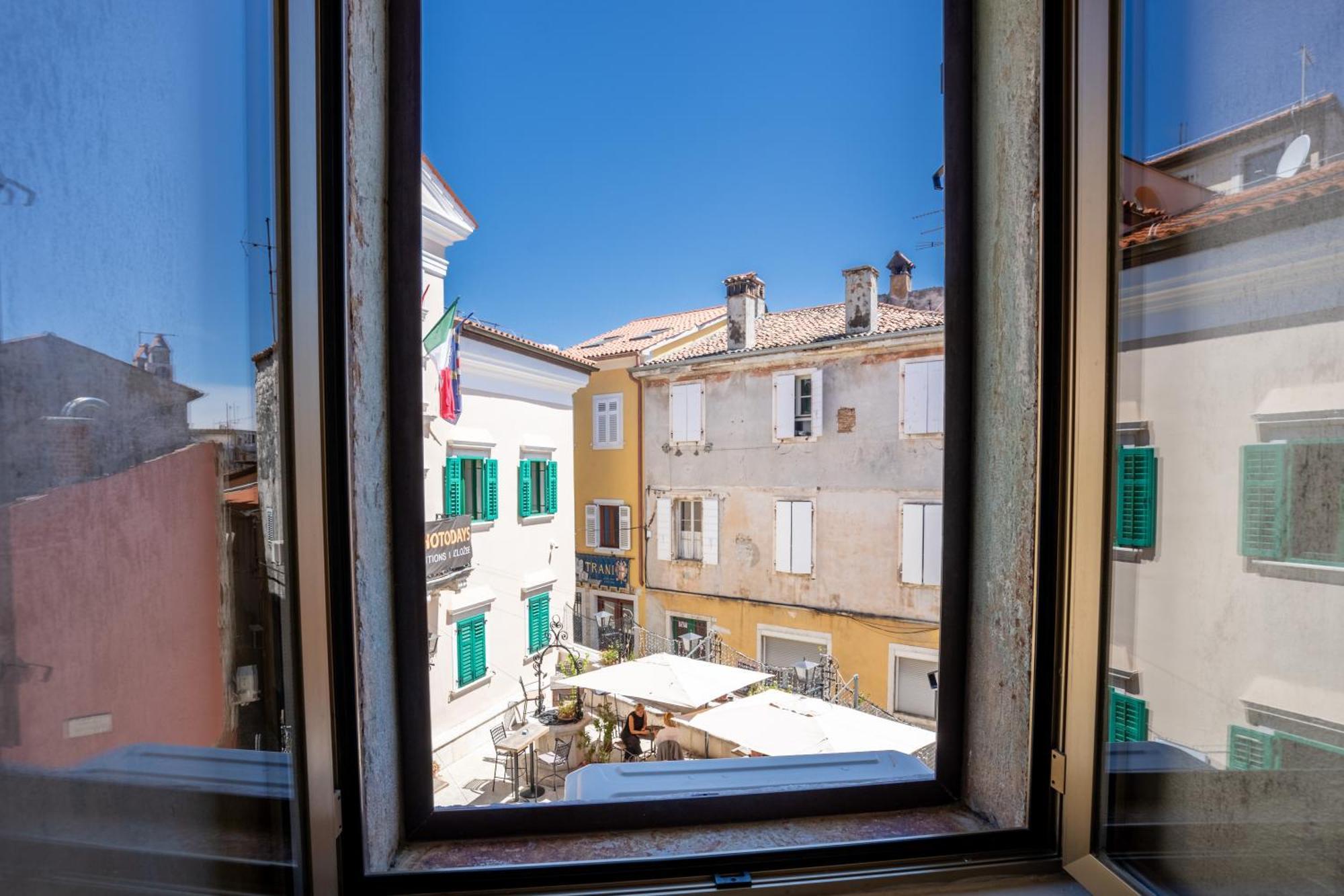 Central Apartments Circolo Rovinj Bagian luar foto