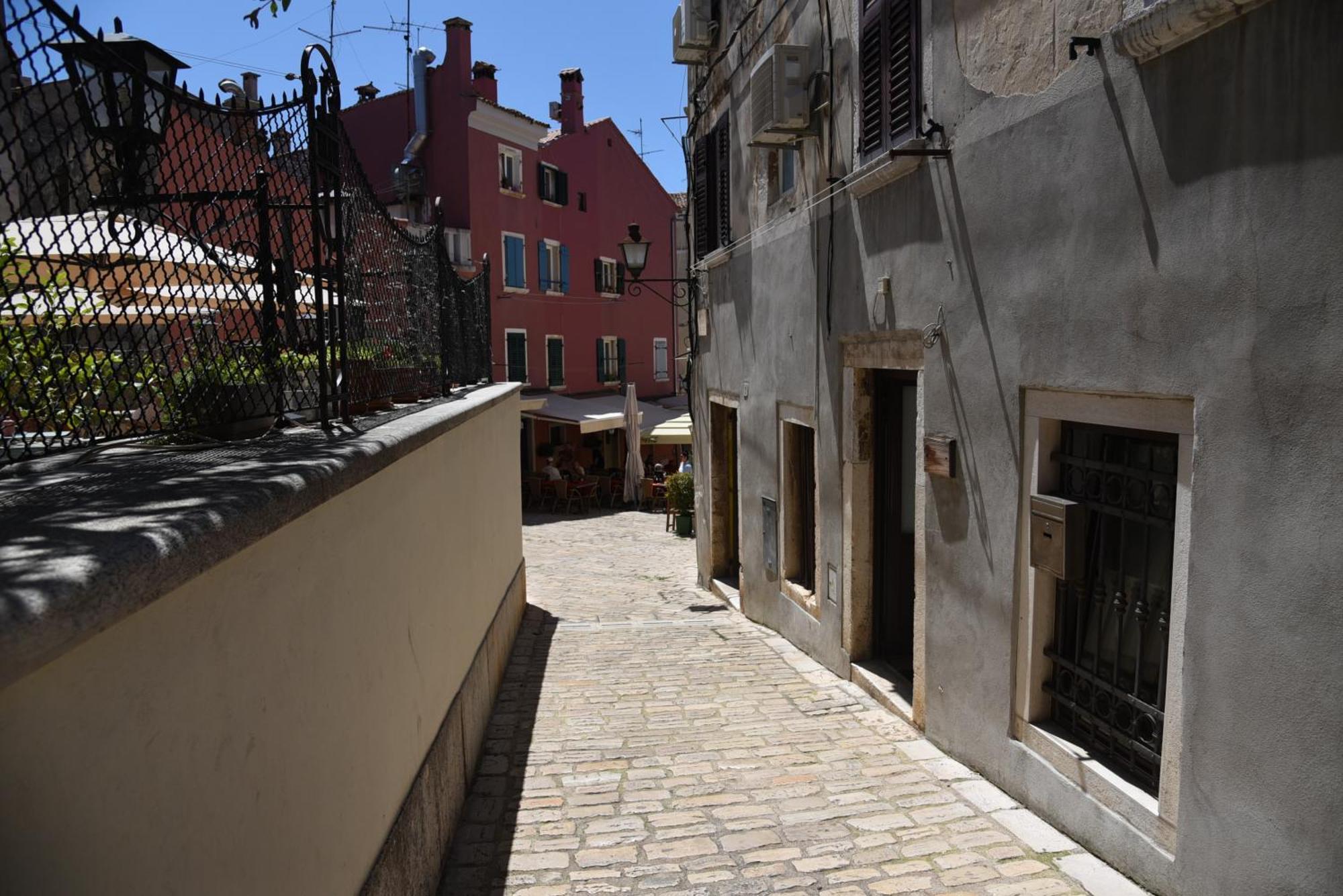 Central Apartments Circolo Rovinj Bagian luar foto