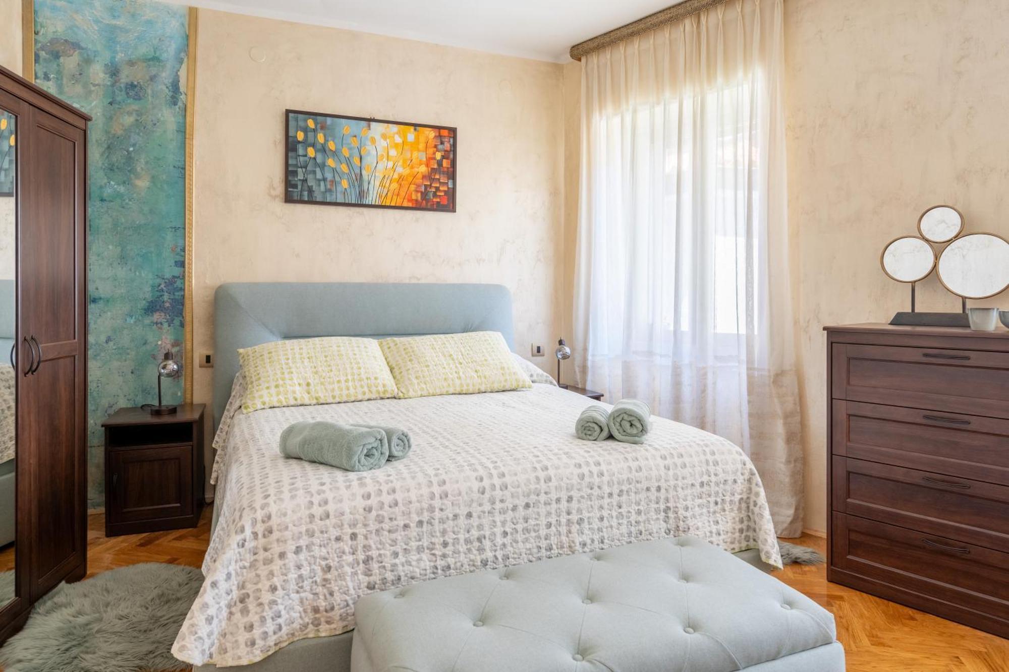Central Apartments Circolo Rovinj Bagian luar foto