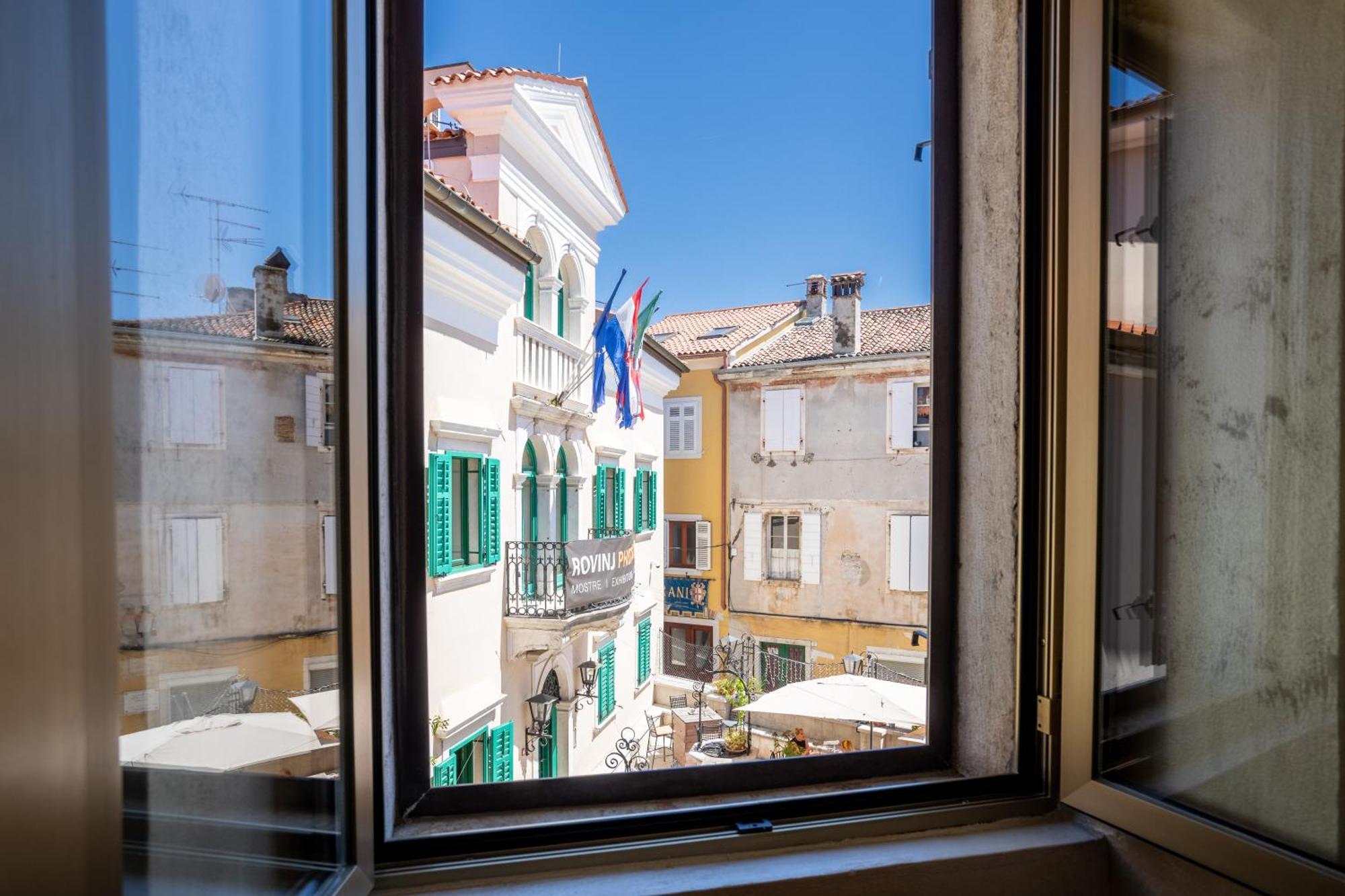 Central Apartments Circolo Rovinj Bagian luar foto