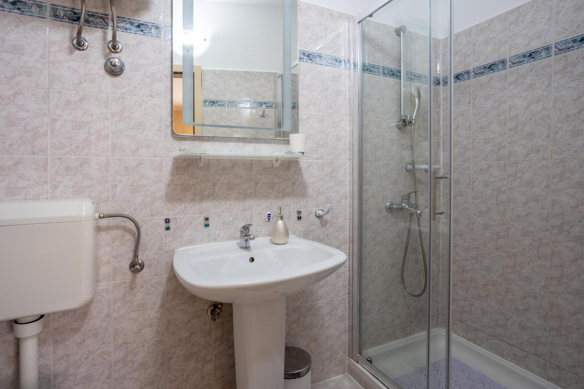 Central Apartments Circolo Rovinj Bagian luar foto
